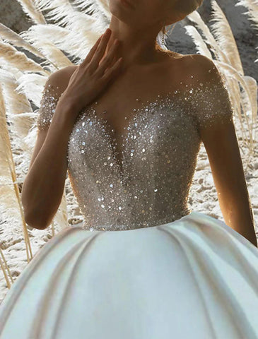 Verlobungs-Hochzeitskleider Ballkleid Off Shoulder Kurzarm Kapellenschleppe Satin Brautkleider mit Volltonfarbe