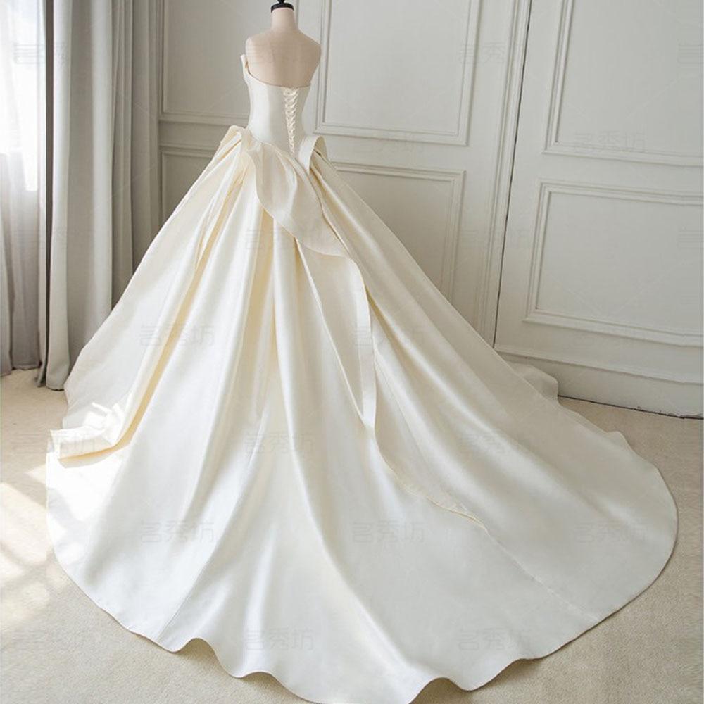 Vestido de novia NumberSea de satén con pliegues y corte drapeado, sencillo