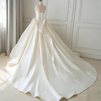 Vestido de novia NumberSea de satén con pliegues y corte drapeado, sencillo