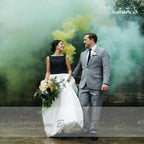 Vestidos de novia de satén blanco y negro con corte de gala de NumberSea