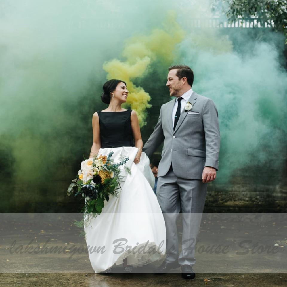Vestidos de novia de satén blanco y negro con corte de gala de NumberSea