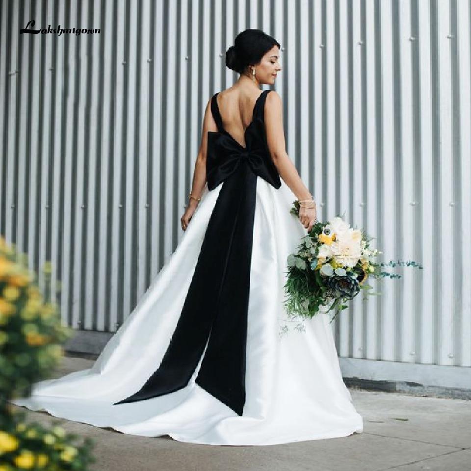 Vestidos de novia de satén blanco y negro con corte de gala de NumberSea