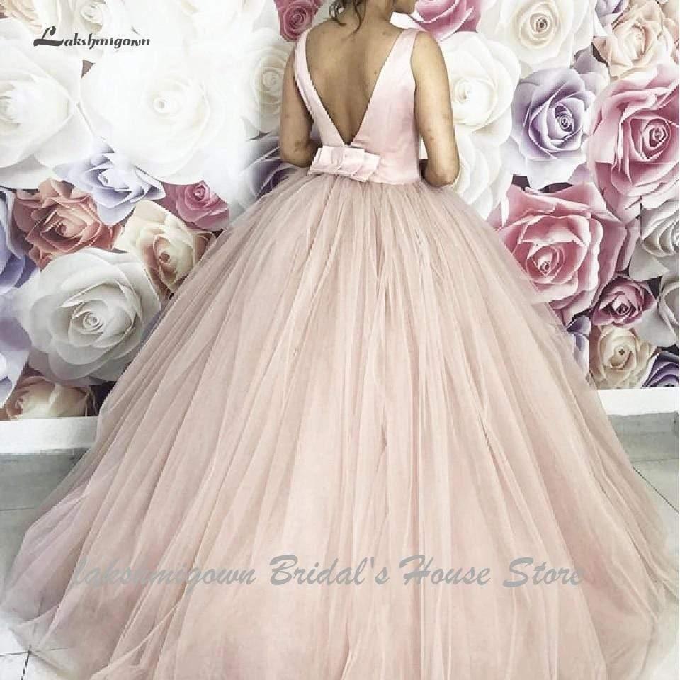 Vestidos de novia de tul con escote en V y satén de NumberSea