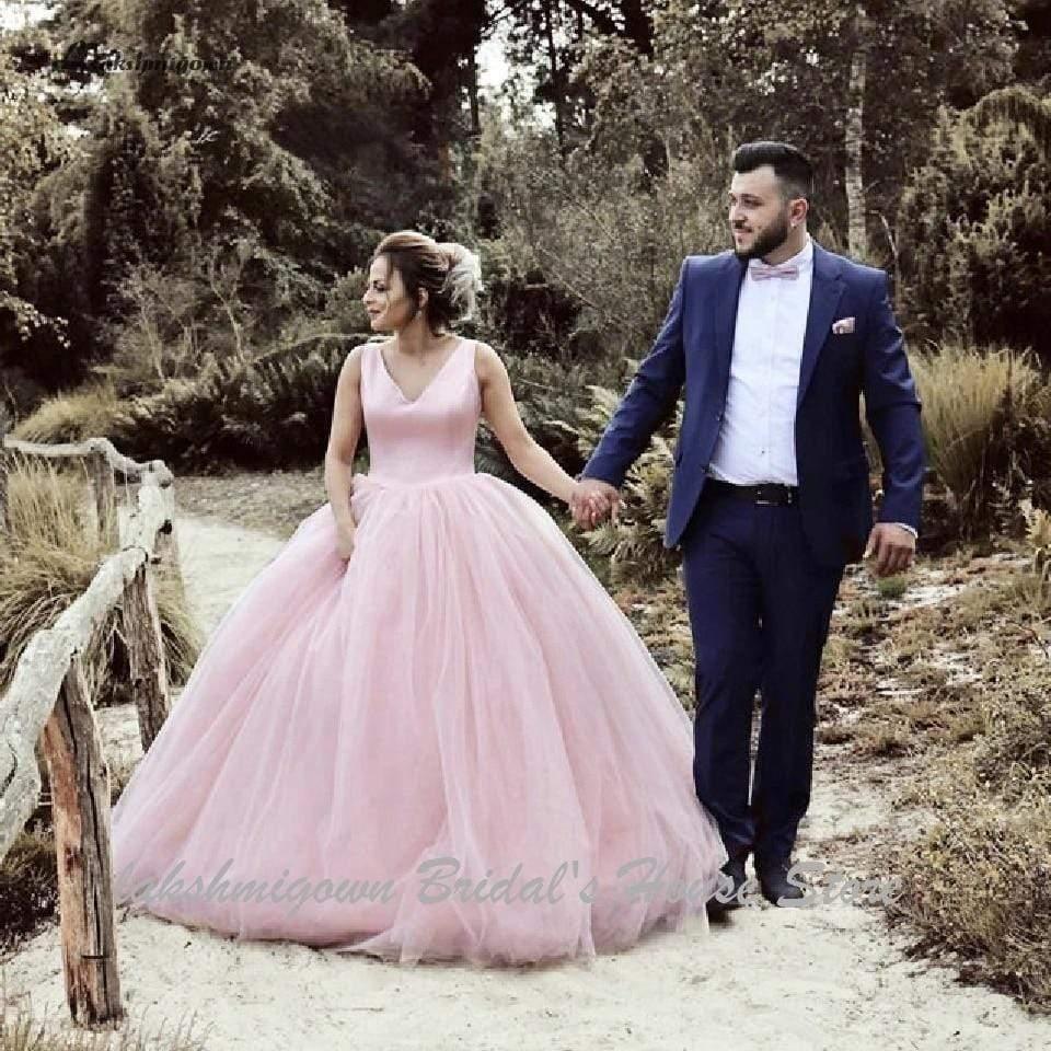Vestidos de novia de tul con escote en V y satén de NumberSea