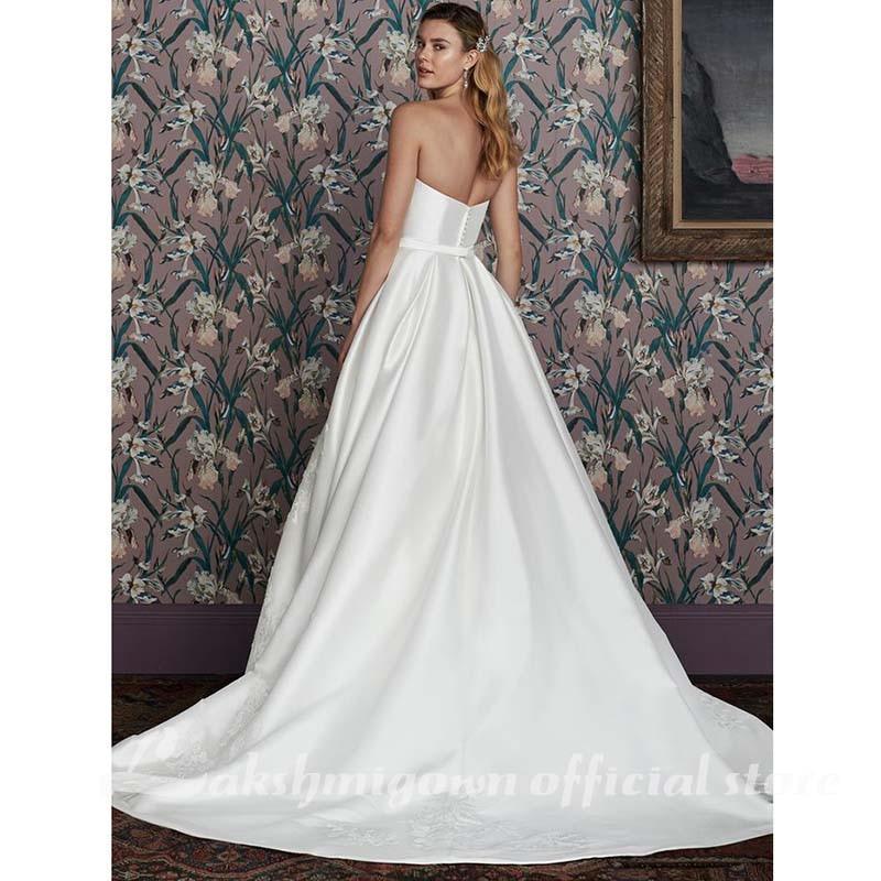 Vestidos de novia de satén NumberSea, corte en A, escote corazón, cola larga y volantes