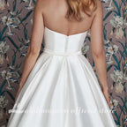 Vestidos de novia de satén NumberSea, corte en A, escote corazón, cola larga y volantes