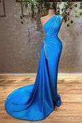 Vestido de fiesta sexy azul de sirena con un hombro al descubierto y cuentas