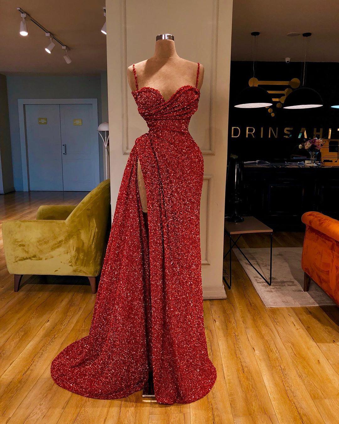 Vestido de fiesta sexy de sirena largo con tirantes finos y lentejuelas con abertura