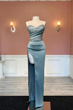 Vestido de fiesta sexy de sirena largo sin tirantes con lentejuelas y cuentas con abertura
