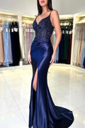 Vestido de fiesta sexy azul marino largo de sirena con escote en V y tirantes finos de encaje con abertura