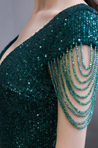 Glänzendes, smaragdgrünes Abendkleid im Meerjungfrauen-Stil mit Quastenärmeln