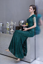 Glänzendes, smaragdgrünes Abendkleid im Meerjungfrauen-Stil mit Quastenärmeln