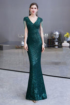 Glänzendes, smaragdgrünes Abendkleid im Meerjungfrauen-Stil mit Quastenärmeln