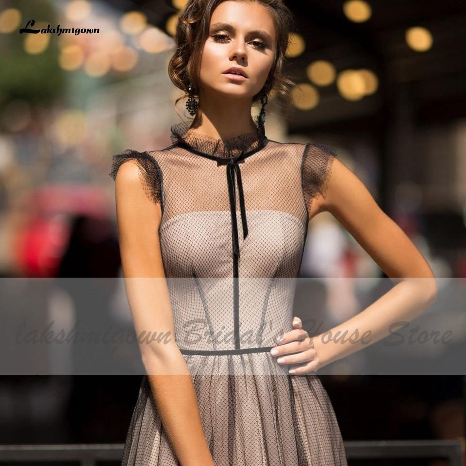 Vestido de novia sencillo de encaje negro con corte en A de NumberSea