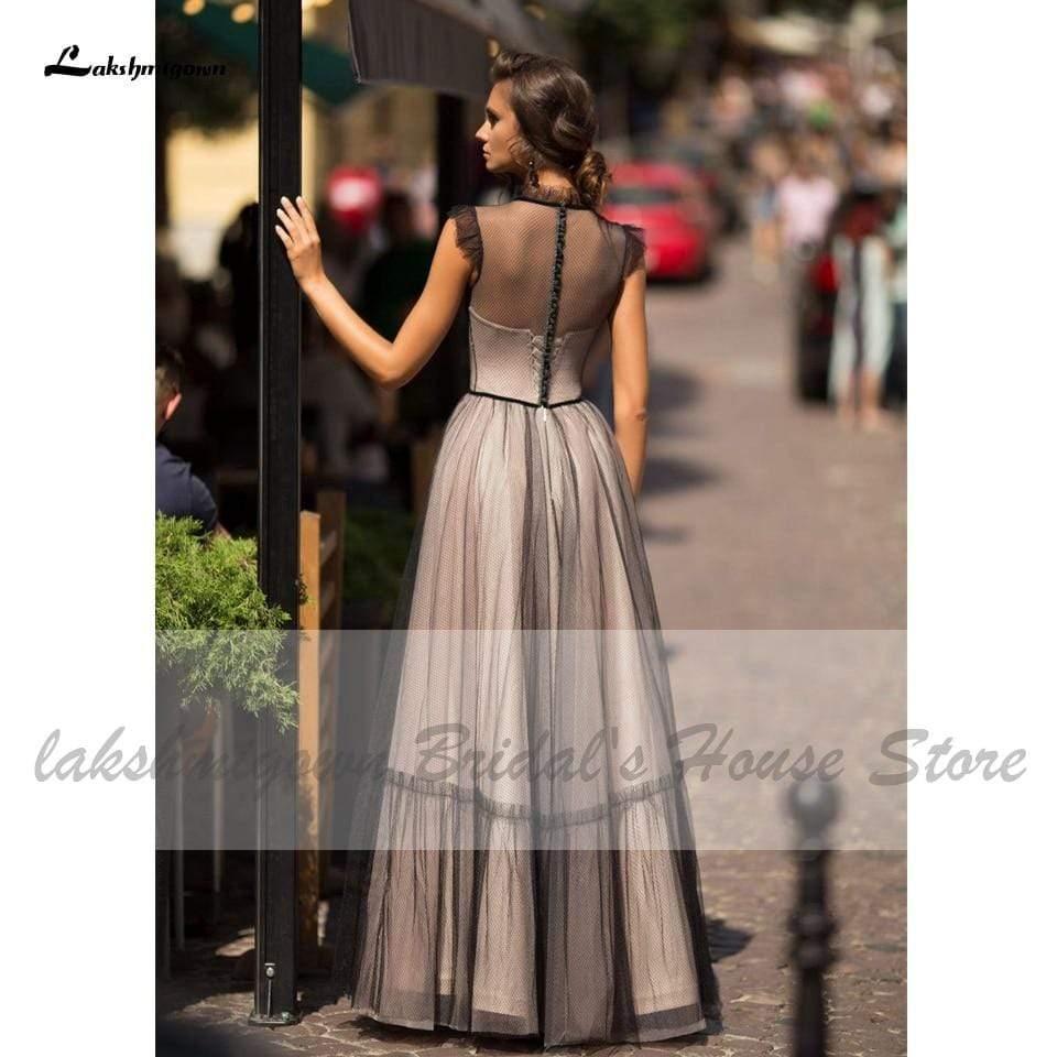 Vestido de novia sencillo de encaje negro con corte en A de NumberSea