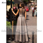 Vestido de novia sencillo de encaje negro con corte en A de NumberSea