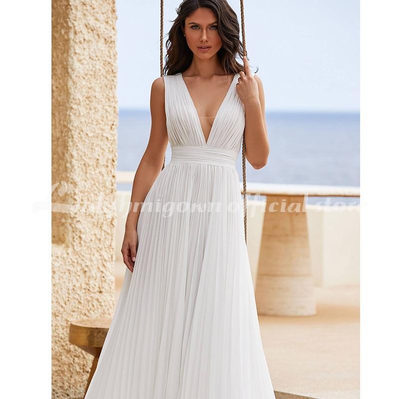 Vestido de novia sencillo de gasa con pliegues y escote en V de NumberSea