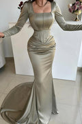 Vestido de fiesta sencillo de satén con escote cuadrado y corte sirena y mangas largas