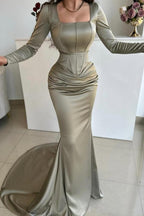 Vestido de fiesta sencillo de satén con escote cuadrado y corte sirena y mangas largas
