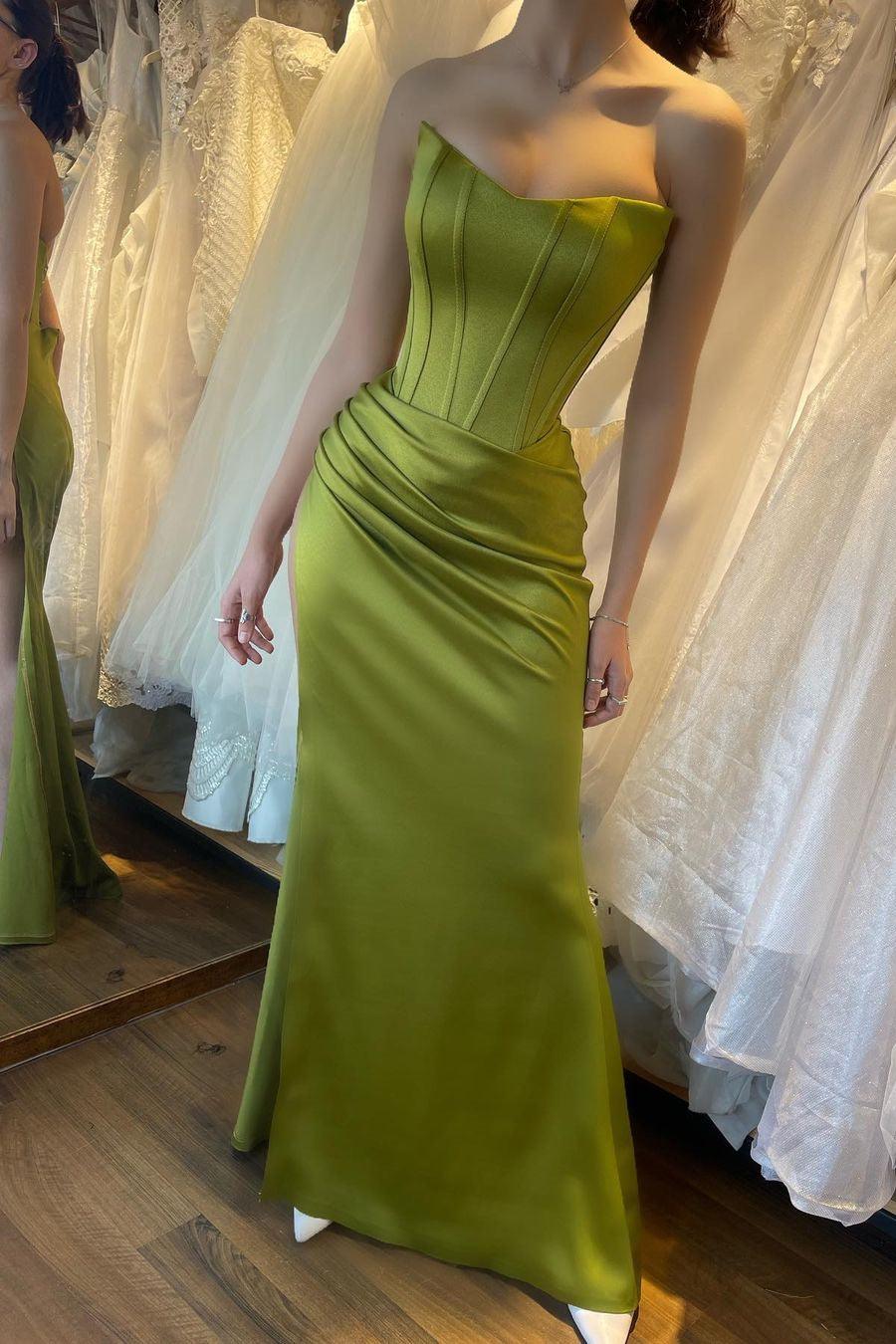 Vestido de fiesta sencillo de sirena largo sin tirantes hasta el suelo