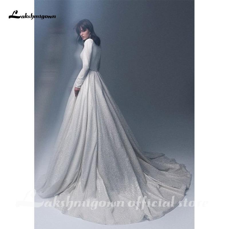 Vestidos de novia sencillos de corte A con escote en V y manga larga de NumberSea