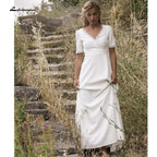 Vestidos de novia sencillos de NumberSea con escote en V, cola larga y manga corta para playa
