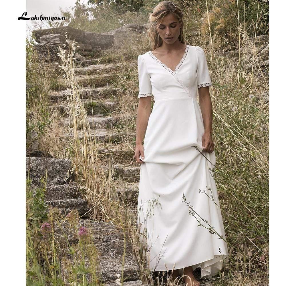 Vestidos de novia sencillos de NumberSea con escote en V, cola larga y manga corta para playa