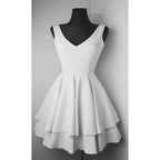 Vestidos de fiesta cortos de satén con escote en V sencillos y bonitos