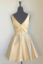 Vestidos de fiesta amarillos sencillos con tirantes anchos, escote en V y cuentas