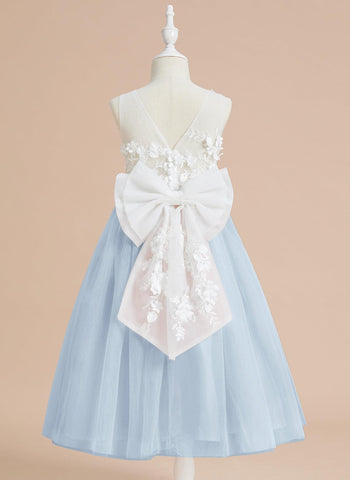 Wadenlanges Kleid aus floraler Spitze mit großer Schleife 