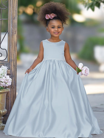 Vestido sin mangas de satén con escote de cuentas y detalle de lazo 