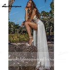 Vestido de novia NumberSea con tirantes finos, hombros descubiertos, encaje, espalda descubierta y escote en V