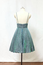Vestido corto de fiesta con tirantes finos, purpurina verde plateada y bolsillos