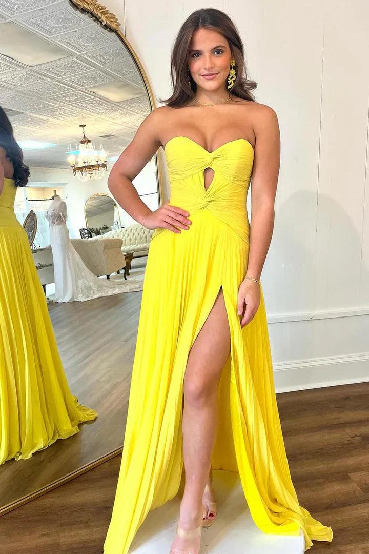 Vestido de fiesta escote corazón plisado abertura alta