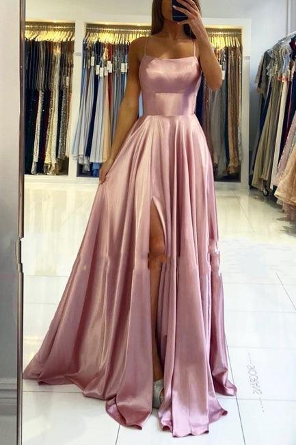 Atemberaubendes Satin-Abendkleid mit Spaghettiträgern und Seitenschlitz