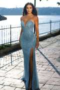Vestido de fiesta de sirena con escote corazón, sin mangas, con cuentas y abertura en azul