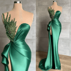 Vestido de fiesta largo verde corazón con corte sirena, brillante, sin mangas y con cuentas