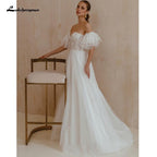 Vestido de novia NumberSea con escote corazón y mangas cortas