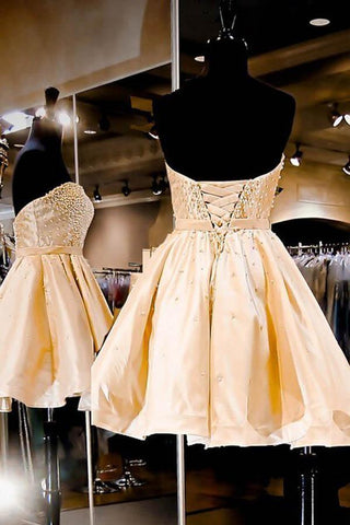 Kurzes, herzförmiges, geschnürtes Homecoming-Abendkleid mit Perlen