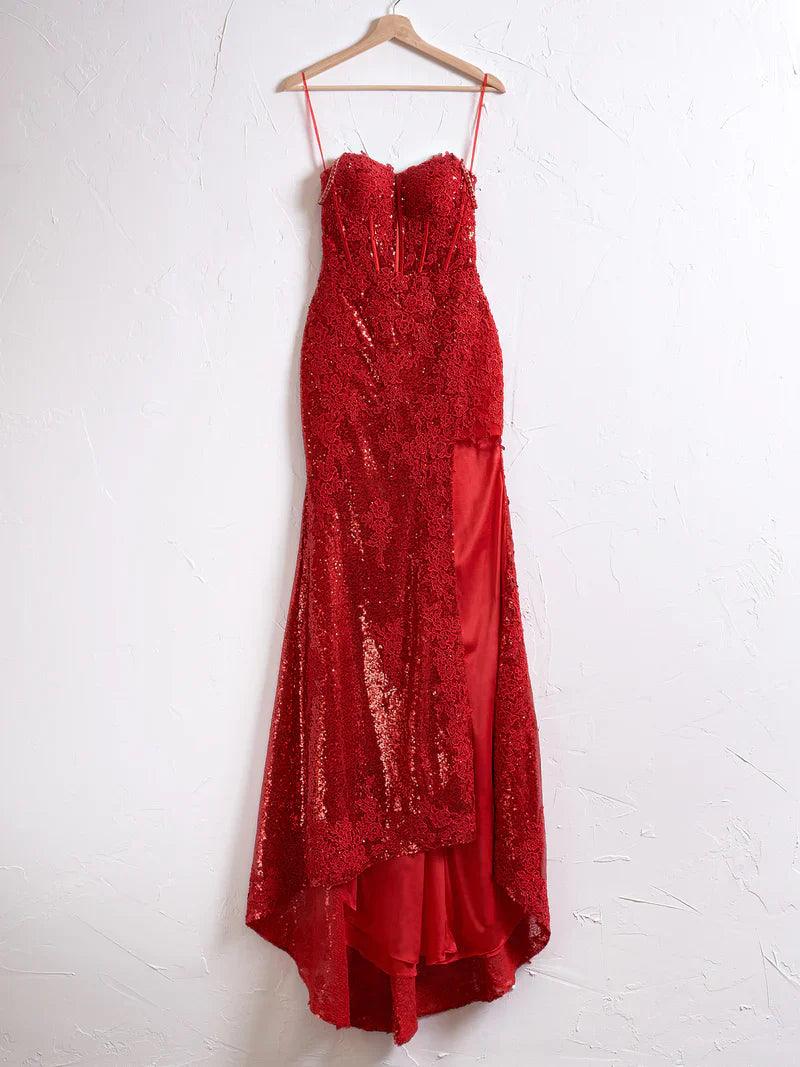 Vestido de fiesta sirena con tirantes finos y apliques con abertura