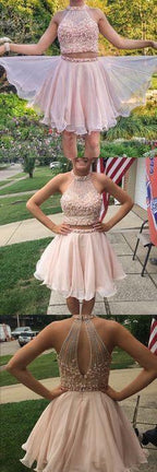 Zweiteiliges, hochgeschlossenes, perlenbesetztes, kurzes Homecoming-Kleid