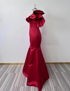Meerjungfrau Schwarzes Kleid Weihnachten Rot Grünes Kleid Abendkleid Korsettkleid Weihnachten Rot Grünes Kleid Formelle Hochzeitsgast-Bodenlänge Ärmellos Einschulter Taft mit Rüschen Schulterblume