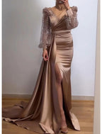 Meerjungfrau/Trompete Abendkleid Sparkle &amp; Shine Kleid Formelle Hofschleppe Langarm V-Ausschnitt Herbst Hochzeitsgast Charmeuse mit Paillettenschlitz