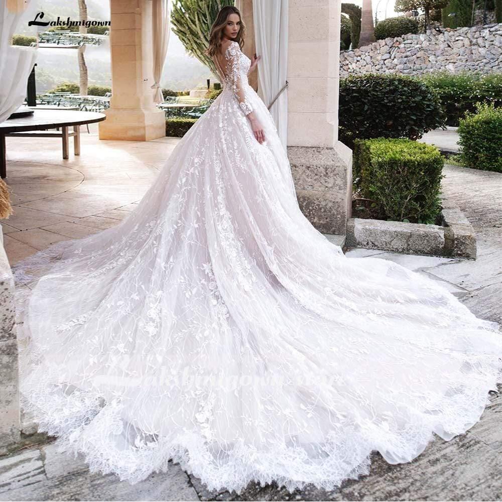 Vestidos de novia de encaje con escote en V y corte A de NumberSea