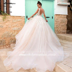 Vestidos de novia NumberSea con escote en V, corte A, encaje y apliques de cuentas