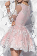 Vestido corto de fiesta de tul rosa con escote en V, mangas largas y apliques