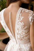 Vestidos de novia NumberSea con escote en V y manga corta en forma de A