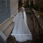 Vestidos de novia NumberSea con escote en V y mangas cortas