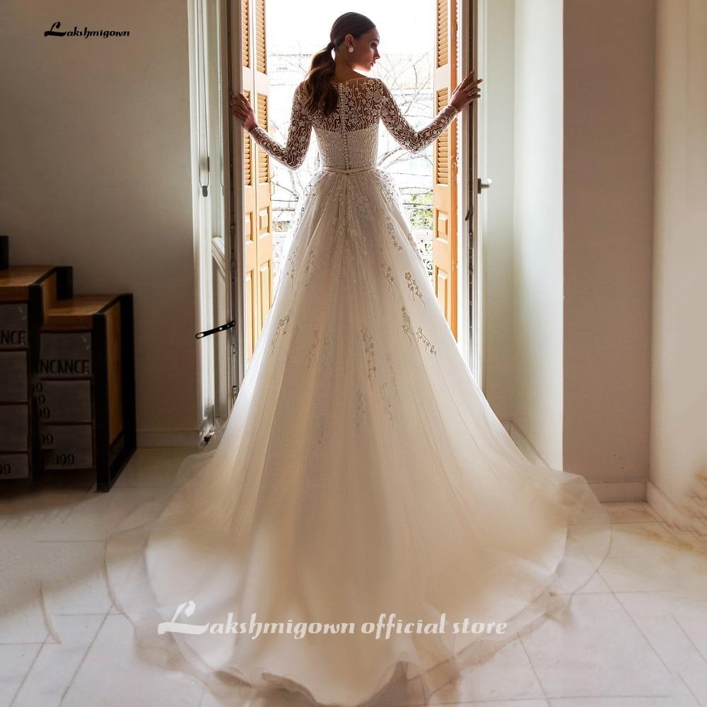 Vestidos de novia NumberSea con escote en V y mangas cortas