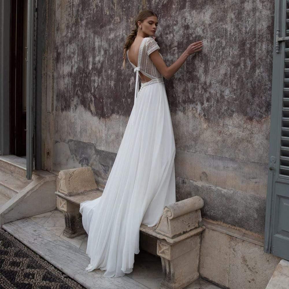 Vestidos de novia NumberSea con escote en V y mangas cortas